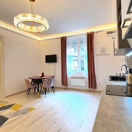 N24 By Small דירה