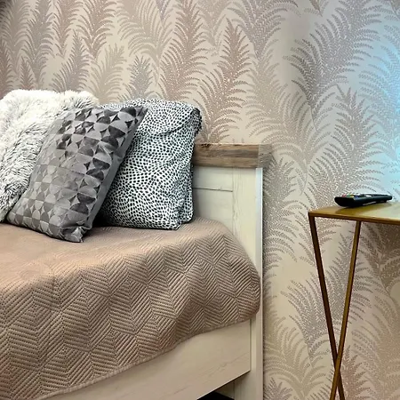 N24 By Small Apartment *