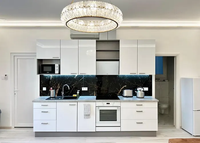 N24 By Small * Budapesta