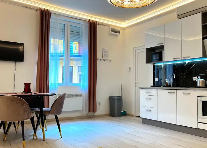 N24 By Small * Budapesta