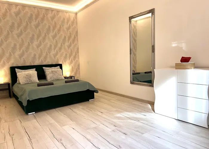 N24 By Small Budapesta