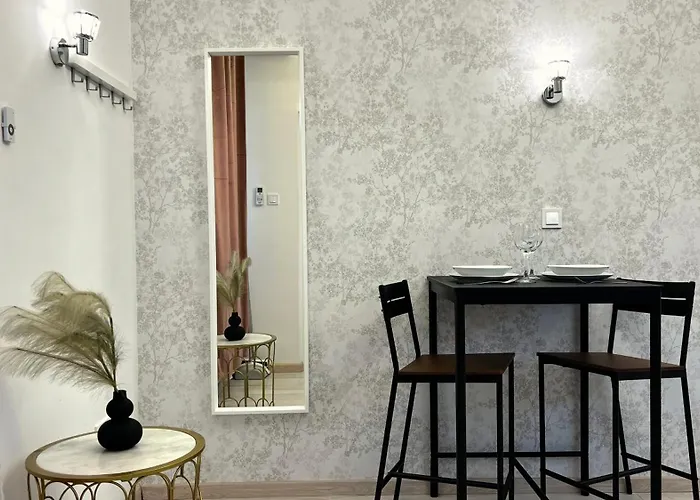 N24 By Small * Budapesta