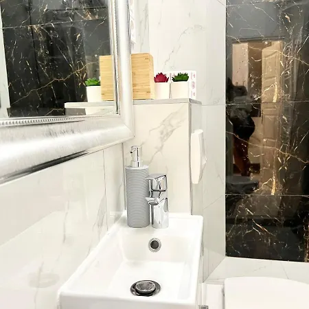 شقة N24 By Small بودابست