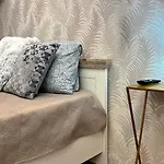 N24 By Small Appartement *